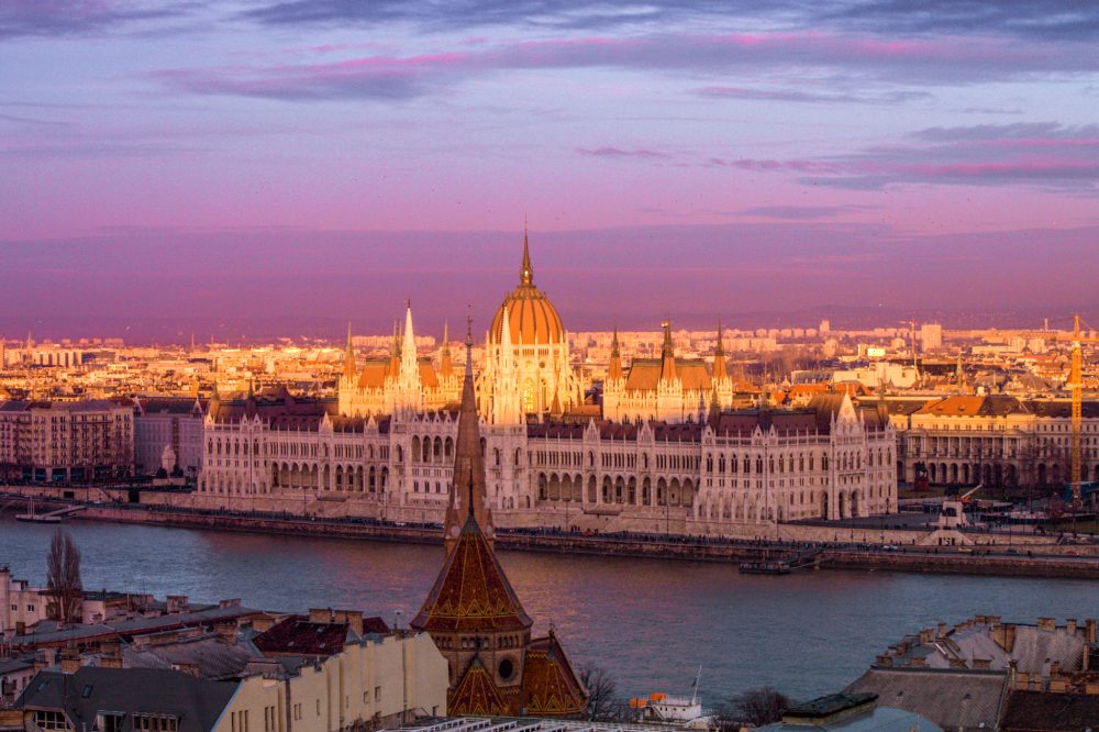 Cosa vedere a Budapest Palazzo del Parlamento al tramonto